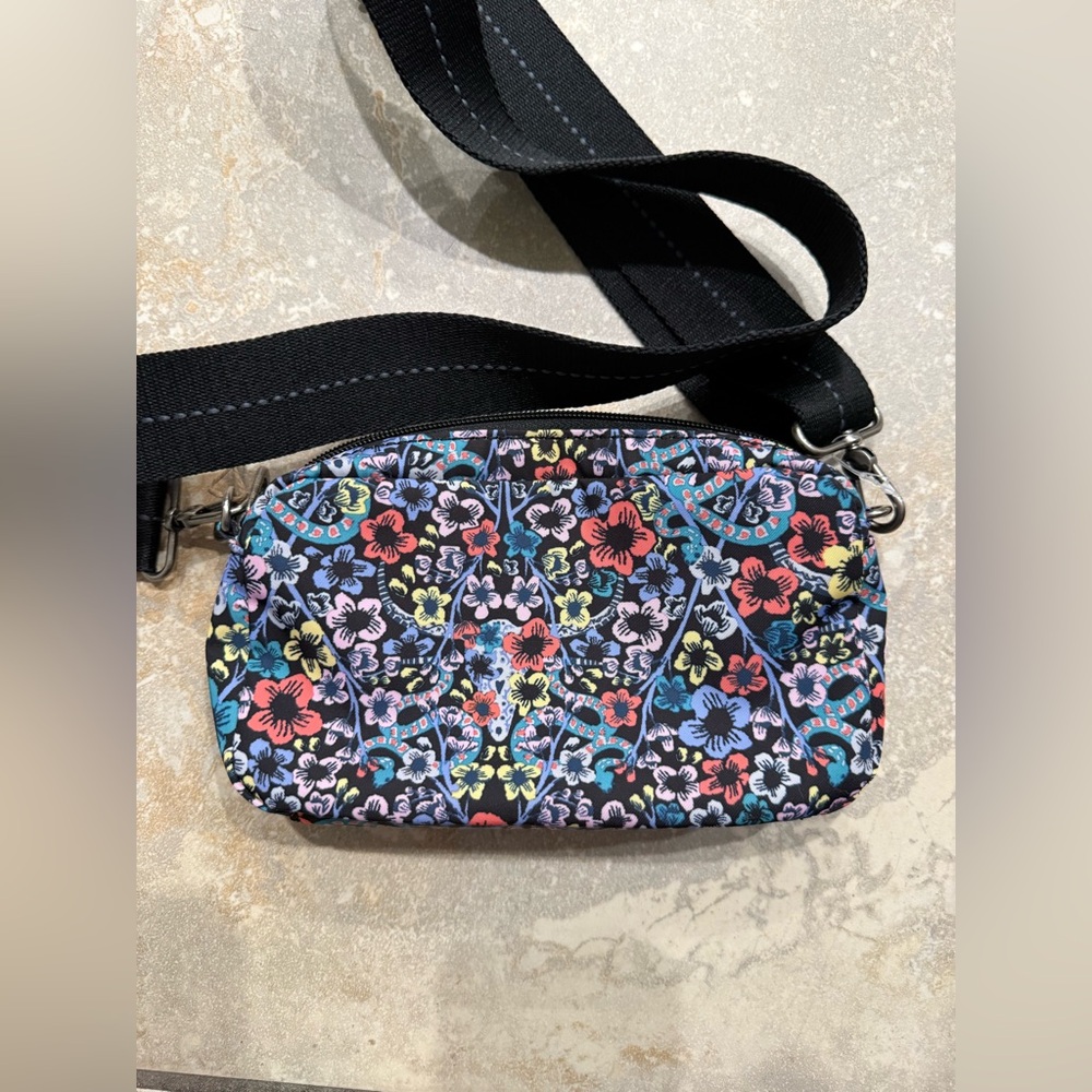 Sakroots, Lodi Smartphone Crossbody,‎ Pink Mojave Desert, NWOT - Picture 2 of 4